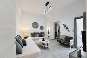 Diamond, a modern and stylish house, near the shops and restaurants in Korissia - Іуліда