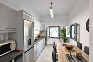 Diamond, a modern and stylish house, near the shops and restaurants in Korissia