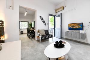 Diamond, a modern and stylish house, near the shops and restaurants in Korissia