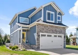 Barefoot Retreat - مونتيغل