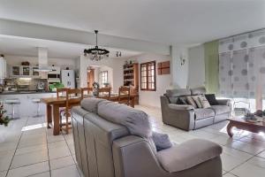 Maisons de vacances Grande maison avec jardin : photos des chambres