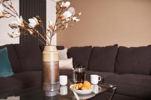 The Moorings - Duplex apartment on Torquay Marina with Hot Tub