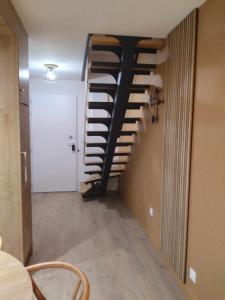 Duplex lumineux - 40m2 - 2 chambres - Balcon terrasse - Parking - Entierement renové en Mai 2024