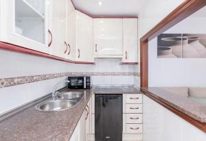 BHost - Carihuela Beach