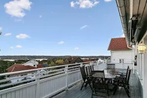 Vetteberget, Fjällbacka - Slottet