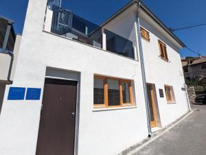 Fjaka Apartments & Rooms