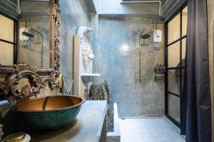 Beautiful 3 Bedroom Baroque House near Asoke BTS