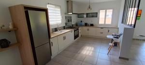 Maisons de vacances La Villa Lyne - villa moderne 4 chambres 8 personnes clim : Maison 4 Chambres