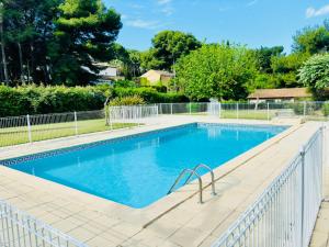 Chez mamie Paulette, Clim et Piscine, à 3 minutes à pied de la Plage