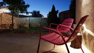 A 20 min de Madrid en Ave CASITA con JARDIN PRIVADO, wifi, SMART TV 55p y aparcamiento en la puerta