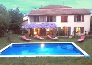 Chambre rose entre Lyon et Beaujolais - piscine - Lozanne