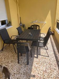 Cosy Colorful House with Private Parking