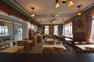 Hotels Hotel De Calais : photos des chambres