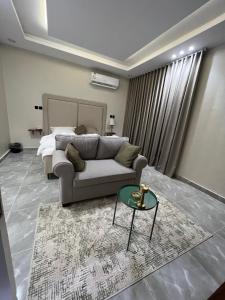 شقة بصالة و استديو بتاثيث مودرن