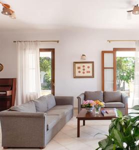 Polixenis House
