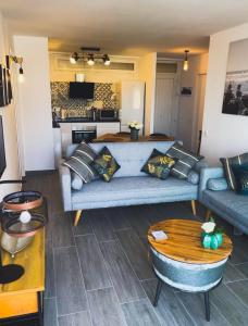Frontline Seaview Apartment, Paseo Maritimo 33, Perla 6, Fuengirola, Malaga, Spain
