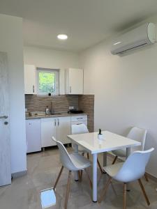 Djokić 3 sa bazenom