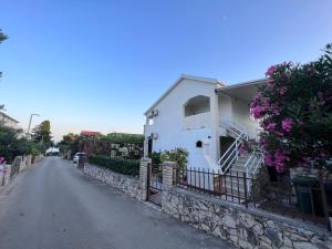 Old and cute renovated house 100m from the sea