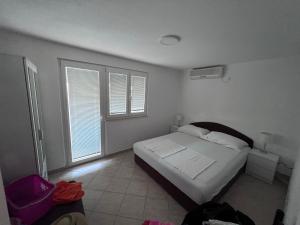 Old and cute renovated house 100m from the sea