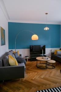 BELLA - Business&Family - 2 Zimmer direkt neben Schloß, Parkplatz, SmartTV, Netflix, Waschmaschine, 24h Checkin, 71qm, Kingsizebett, Hotelbettwäsche