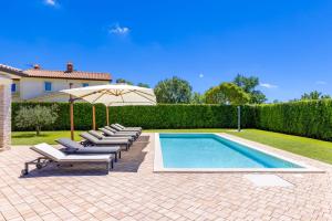 Villa Dionis with heated Pool & Grill