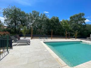 Sejours chez l'habitant Chambre independante 25 m2 au calme avec piscine et terrain de petanque : photos des chambres