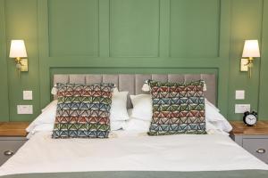 The Town Crier, Tenby