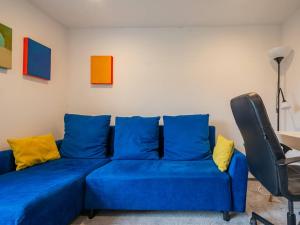 Perfectly Located Stylish House w Parking - Pass the Keys