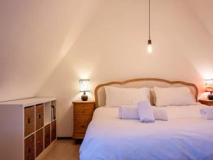 Perfectly Located Stylish House w Parking - Pass the Keys