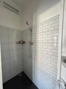 White sandat guest house