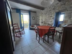 Appartements gite de Pierrebrune : photos des chambres