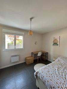 Bas de villa avec piscine privé - calme