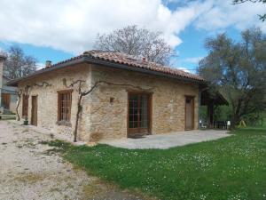 Maisons de vacances Ancienne dependance pierre et bois : photos des chambres