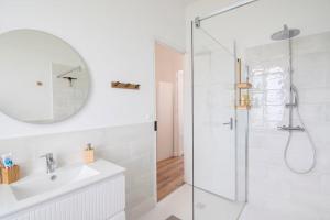 Maisons de vacances Treize Maison 3 bed house in centre of Saint Severin : photos des chambres