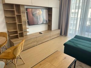 Bright Side - central & modern