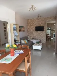 Igli apartments - Panayía