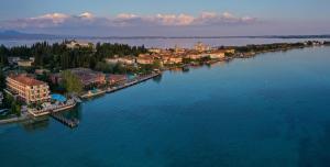 Junior Suite with Garden View and Spa access room in Hotel Continental Thermae & Spa