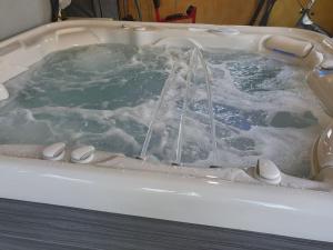 Chalets Gite proche Mont St Michel, Spa privatif en option ,St Malo : photos des chambres