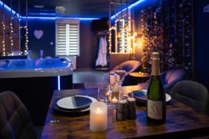 B&B / Chambres d'hotes Lov'Infini : Chambre Lit Queen-Size avec Baignoire Spa