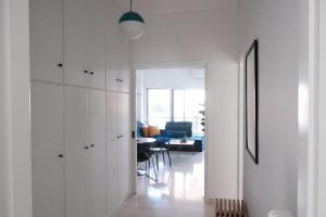 Unique 2BD Design Apt with airconditioning near Acropolis