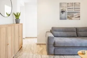 Minimalist apartment near the airport and the city center - Kanálion