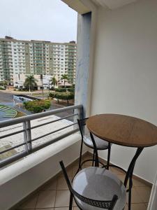 Piscinas Termais de poço, em frente bares Vips e badalados, do Sesc, vários Restaurantes Tops ao redor, Melhor atendimento com área de laser totalmente renovada, Não paga pulseira de entrada, varanda do AP em frente a praça da Virada de Ano