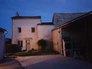 Appartements Charmante maisonnette proche Futuroscope : photos des chambres