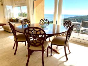 Espectaculares vistas al mar en chalet con piscina