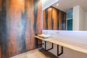 Marina Luxury Suites by PS