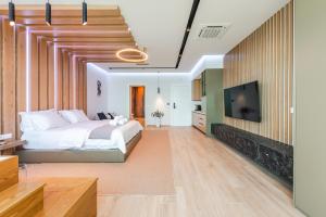 Marina Luxury Suites by PS