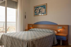 Double Room with Balcony - Sea Front room in Hotel Riviera