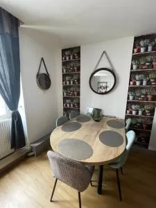 Appartement moderne centre ville, 5 personnes, 65 m2 - Corrombles