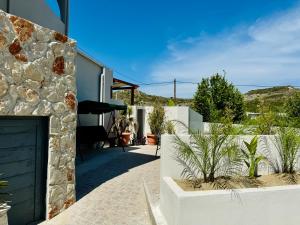 Peters Place Studios & Suites