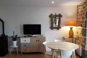 Appartements Studio chaleureux 5 mns chaine des Puys : photos des chambres